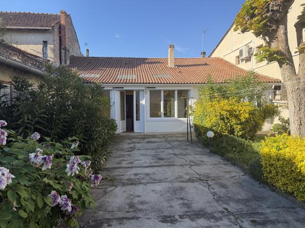 Villeneuve-sur-Lot (47300) Villeneuve sur lot, maison de ville de plain-pied avec garage et jardin
