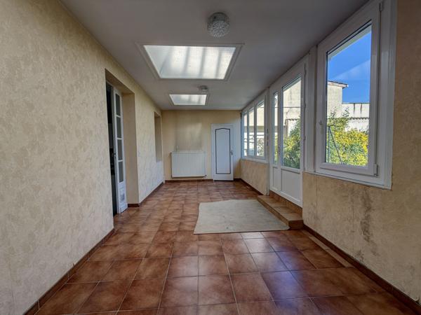 Villeneuve-sur-Lot (47300) Villeneuve sur lot, maison de ville de plain-pied avec garage et jardin