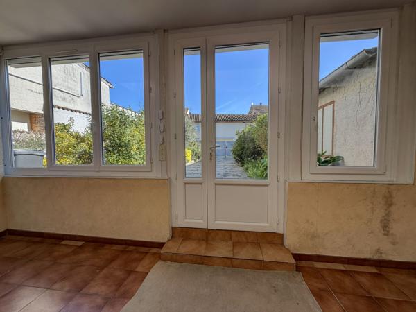 Villeneuve-sur-Lot (47300) Villeneuve sur lot, maison de ville de plain-pied avec garage et jardin