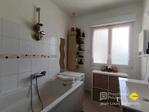 Ste Radegonde, Maison de plain-pied 102 m² .Jardin plein sud