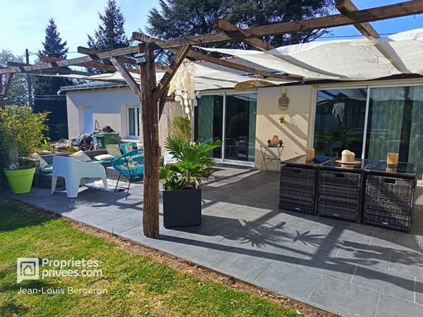 Ste Radegonde, Maison de plain-pied 102 m² .Jardin plein sud