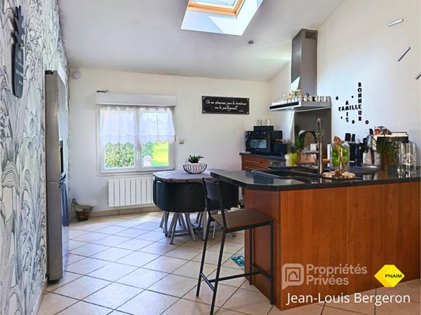 Ste Radegonde, Maison de plain-pied 102 m² .Jardin plein sud