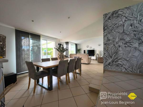 Ste Radegonde, Maison de plain-pied 102 m² .Jardin plein sud