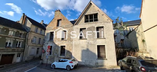 Bâtisse située au coeur de la cité médiéval et dotée d'un emplacement exceptionnel !