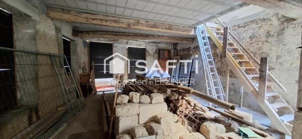 Bâtisse située au coeur de la cité médiéval et dotée d'un emplacement exceptionnel !