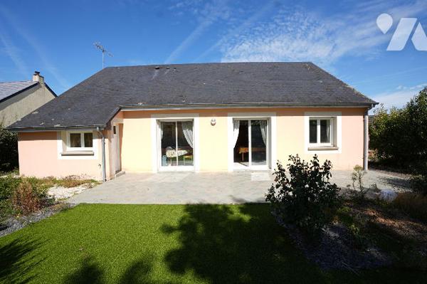Maison de plain pied, 2 chambres, terrasse, garage et jardin.
