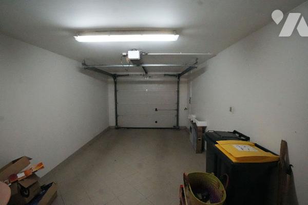 Maison de plain pied, 2 chambres, terrasse, garage et jardin.