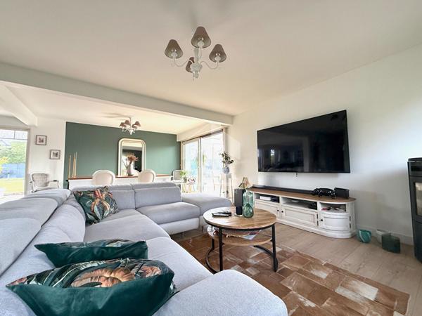 Maison individuelle 3 chambres - Véranda - Sous-sol complet - Jardin