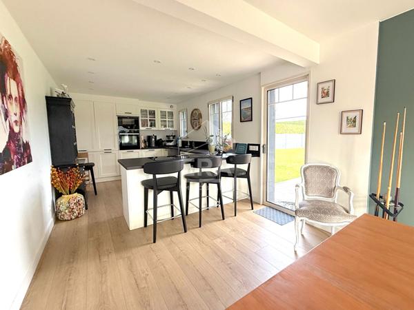 Maison individuelle 3 chambres - Véranda - Sous-sol complet - Jardin