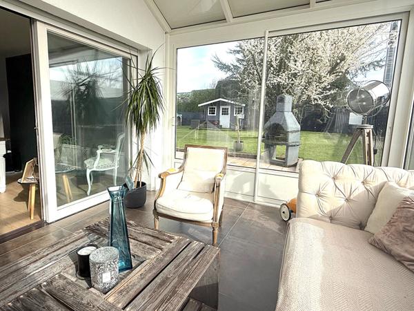 Maison individuelle 3 chambres - Véranda - Sous-sol complet - Jardin