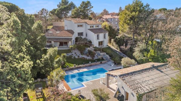 Pierrevert-vue imprenable- Villa d'architecte de plus de 350m2