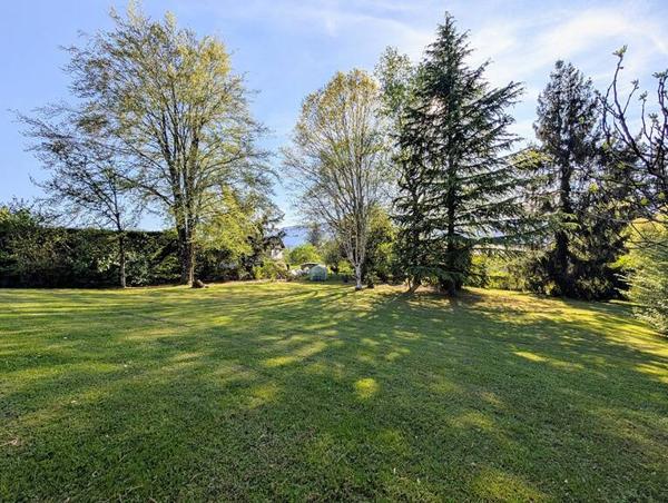 Terrain Pugny Chatenod - quartier calme - impasse