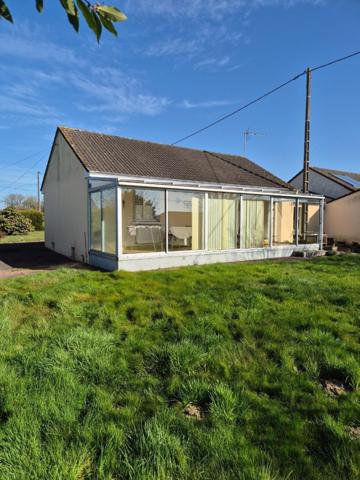 MAISON DE PLAIN-PIED À ARON, PROCHE DE MAYENNE