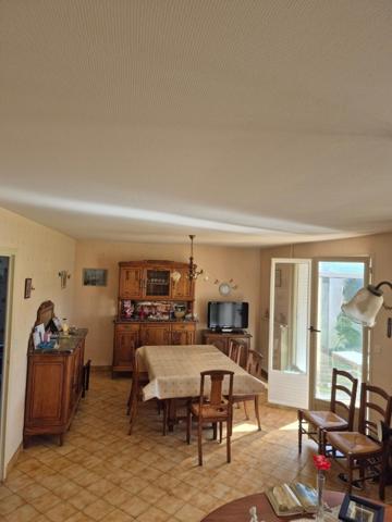 MAISON DE PLAIN-PIED À ARON, PROCHE DE MAYENNE