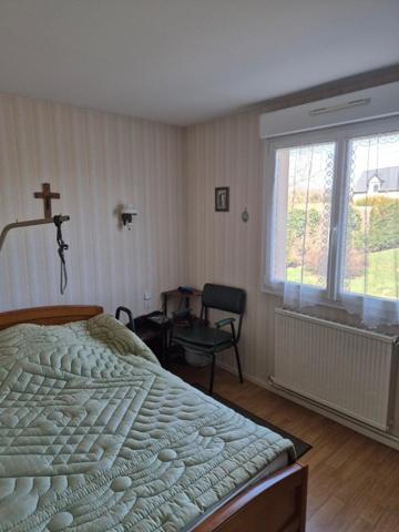 MAISON DE PLAIN-PIED À ARON, PROCHE DE MAYENNE