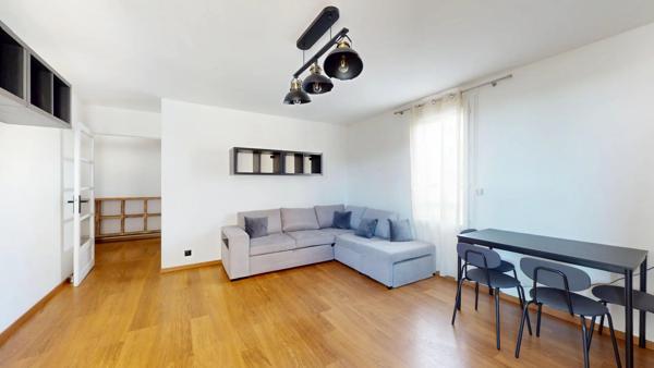 Location                                                      Appartement
                        
                     2 pièces                      53 m2                     à Torcy