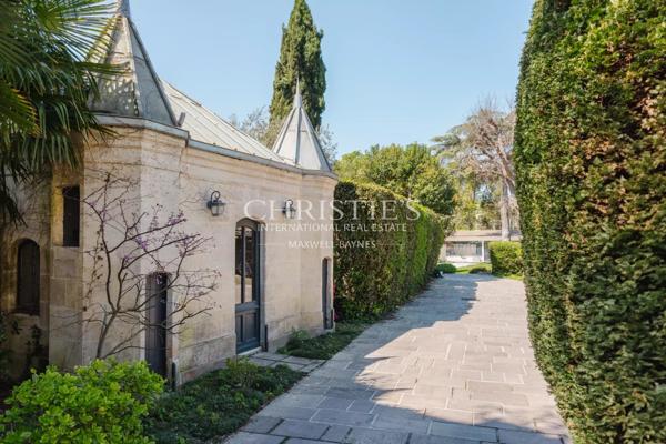 Saint-Genès – Hôtel particulier, piscine, dépendance, garages