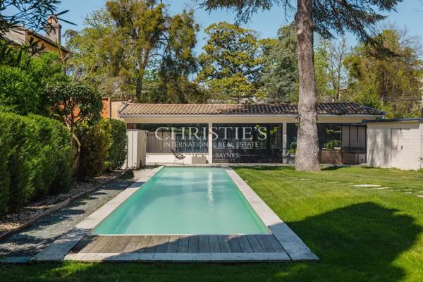 Saint-Genès – Hôtel particulier, piscine, dépendance, garages