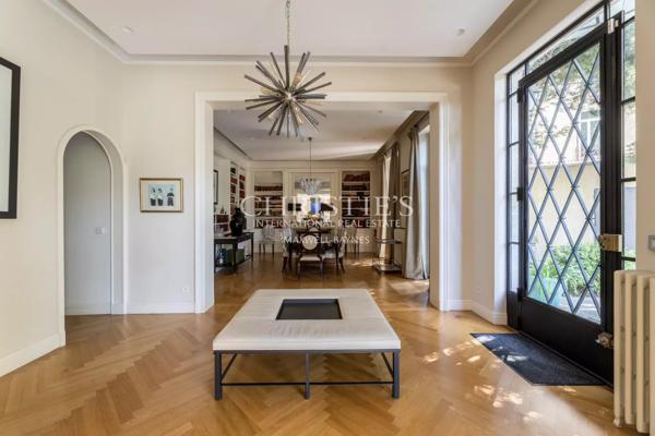 Saint-Genès – Hôtel particulier, piscine, dépendance, garages