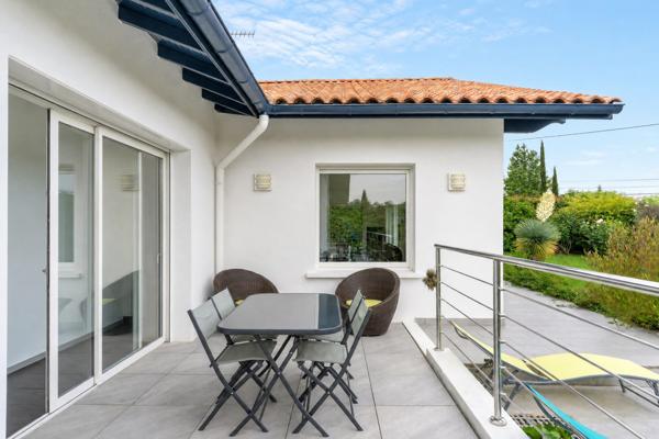 Propriété familiale de 295 m² avec piscine, vue Rhune et parc paysager de 3 000 m²