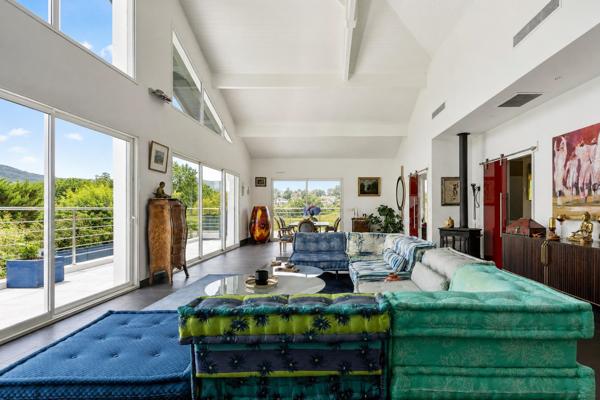 Propriété familiale de 295 m² avec piscine, vue Rhune et parc paysager de 3 000 m²