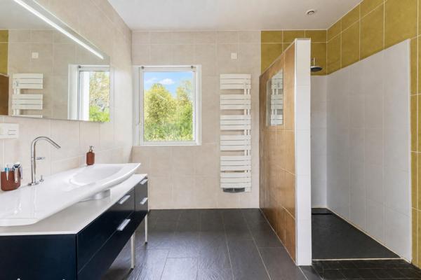 Propriété familiale de 295 m² avec piscine, vue Rhune et parc paysager de 3 000 m²