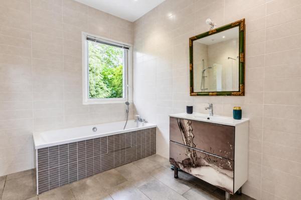 Propriété familiale de 295 m² avec piscine, vue Rhune et parc paysager de 3 000 m²