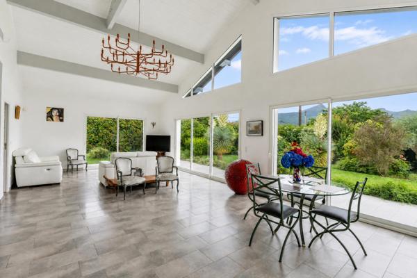 Propriété familiale de 295 m² avec piscine, vue Rhune et parc paysager de 3 000 m²