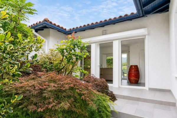 Propriété familiale de 295 m² avec piscine, vue Rhune et parc paysager de 3 000 m²