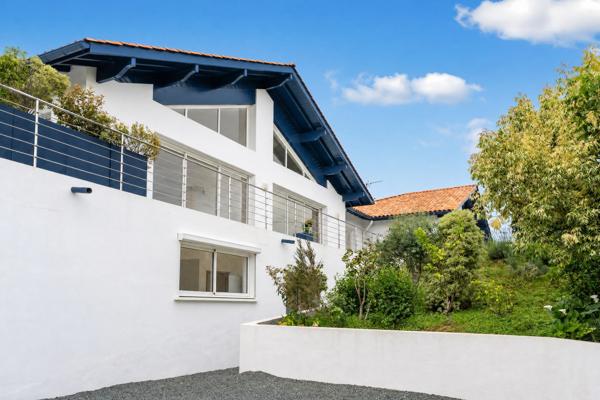 Propriété familiale de 295 m² avec piscine, vue Rhune et parc paysager de 3 000 m²
