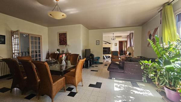 Maison Nimes 8 pièce(s) 211 m2