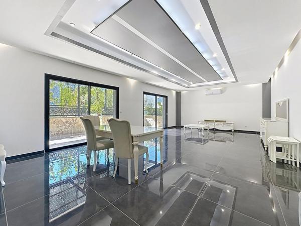 Maison spacieuse et lumineuse , garage et  sous-sol