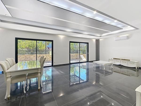 Maison spacieuse et lumineuse , garage et  sous-sol