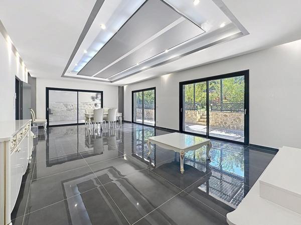 Maison spacieuse et lumineuse , garage et  sous-sol