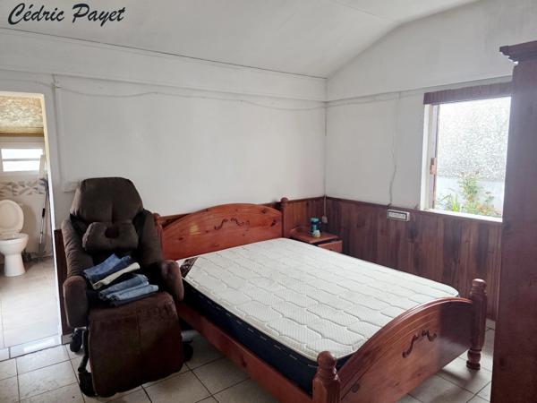 Maison à F4 + UN grand T1 a vendre LES MAKES (974)