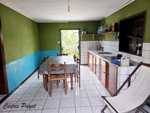 Maison à F4 + UN grand T1 a vendre LES MAKES (974)