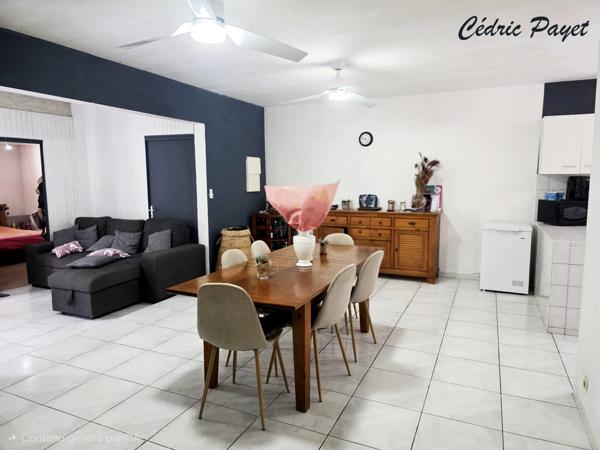 Maison à F4 + UN grand T1 a vendre LES MAKES (974)