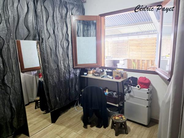 Maison à F4 + UN grand T1 a vendre LES MAKES (974)