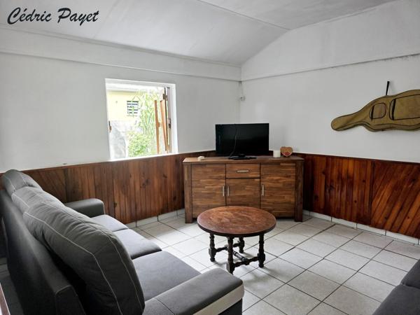 Maison à F4 + UN grand T1 a vendre LES MAKES (974)