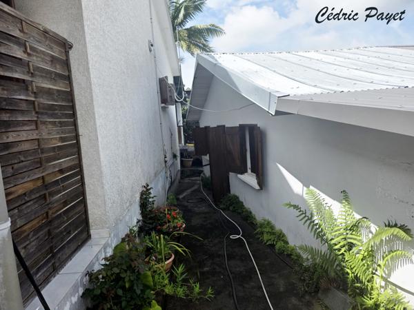 Maison à F4 + UN grand T1 a vendre LES MAKES (974)