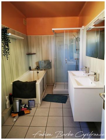 IMMEUBLE DE RAPPORT centre ville de Guer – 394 m²  (56)