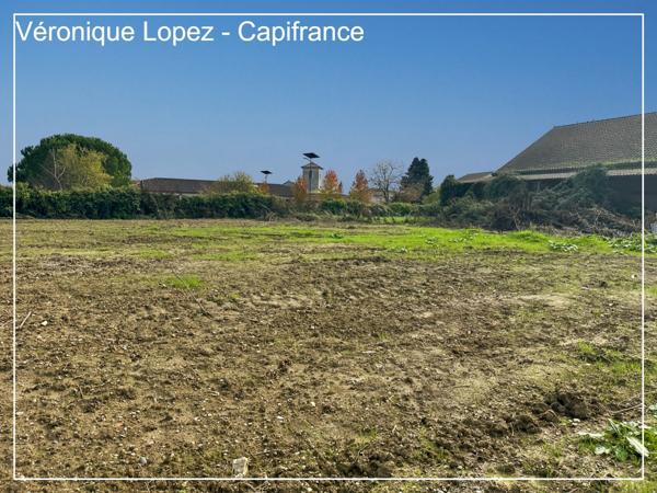 Brax, à proximité d'Agen, beau terrain plat et viabilisé de 769 m²