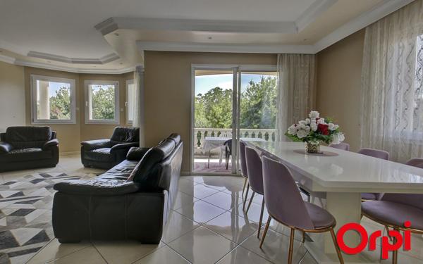 Maison à vendre    6 pièces •  La Tour-du-Pin