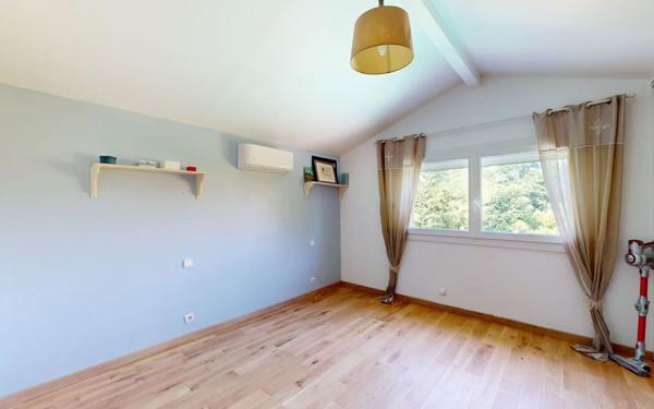 Maison à vendre    5 pièces • 185 m2 Saint-Bernard