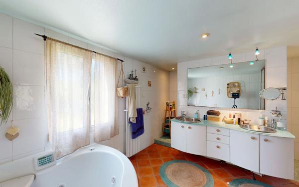 Maison à vendre    5 pièces • 185 m2 Saint-Bernard