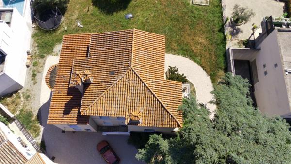 Vue panoramique en première ligne sur l'Étang de l'Olivier – Demeure de caractère avec exceptionnel potentiel de valorisation