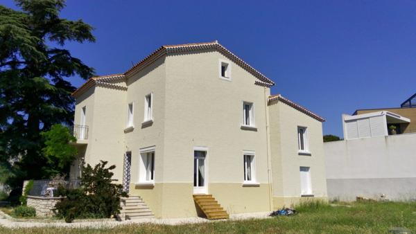 Vue panoramique en première ligne sur l'Étang de l'Olivier – Demeure de caractère avec exceptionnel potentiel de valorisation