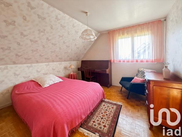 Maison 7 pièces de 140 m² à Vert-Saint-Denis (77240)