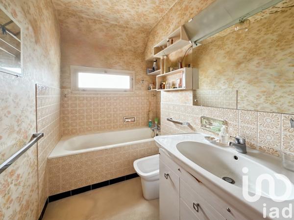 Maison 7 pièces de 140 m² à Vert-Saint-Denis (77240)