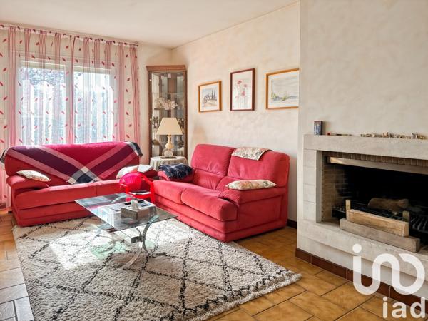 Maison 7 pièces de 140 m² à Vert-Saint-Denis (77240)